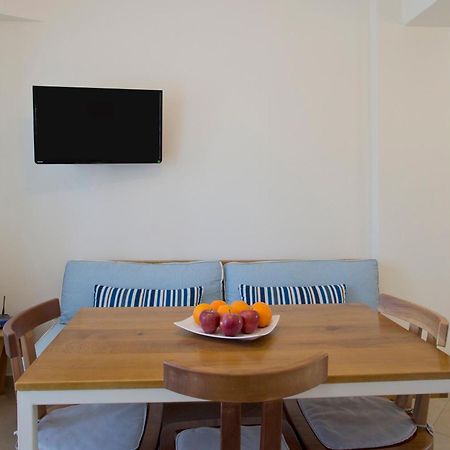 Santorini Med Homes - Sunday Apartment Мессария Экстерьер фото