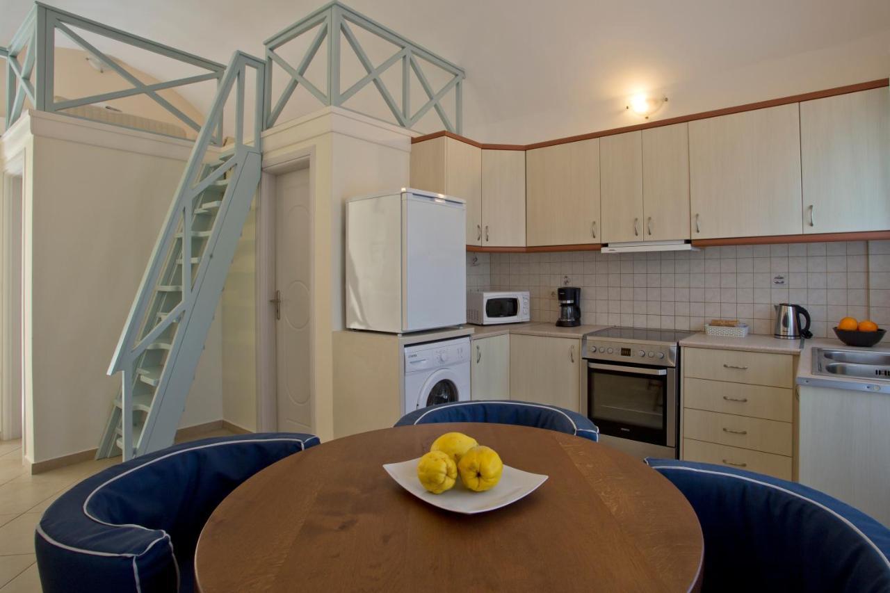 Santorini Med Homes - Sunday Apartment Мессария Экстерьер фото