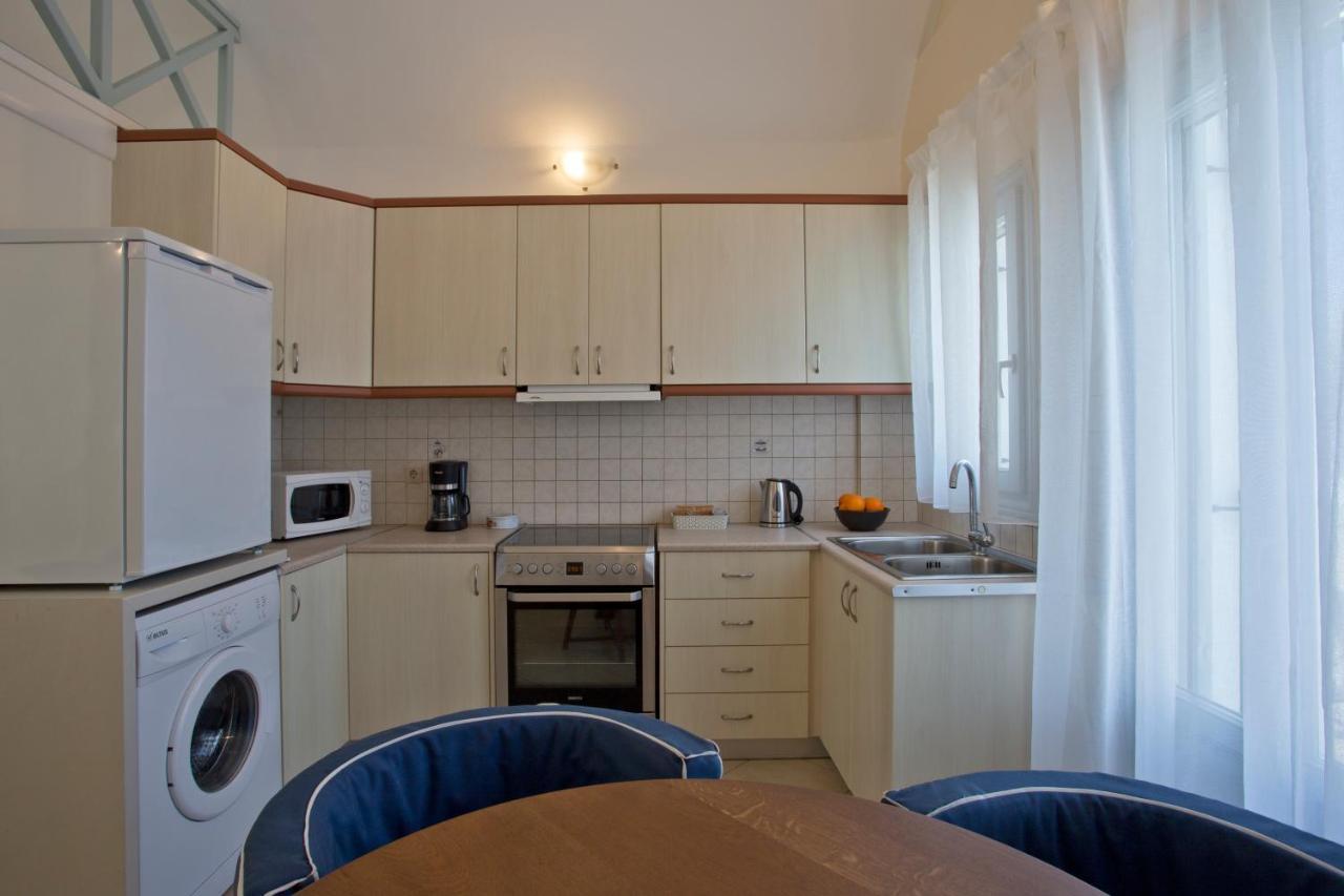 Santorini Med Homes - Sunday Apartment Мессария Экстерьер фото