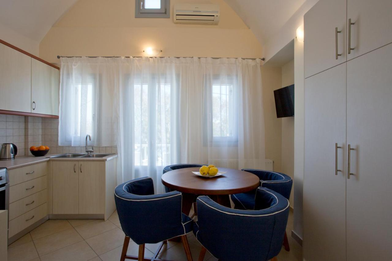 Santorini Med Homes - Sunday Apartment Мессария Экстерьер фото