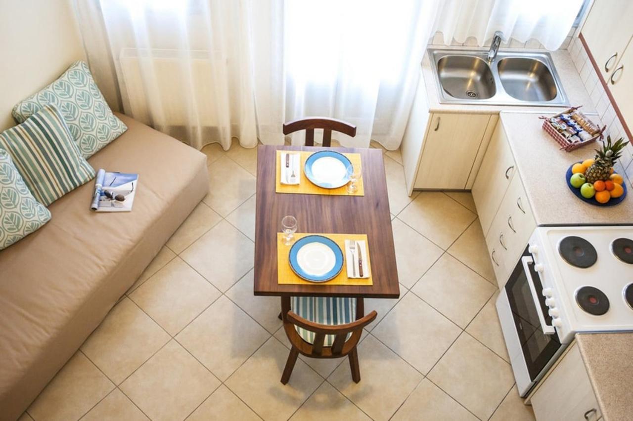 Santorini Med Homes - Sunday Apartment Мессария Экстерьер фото