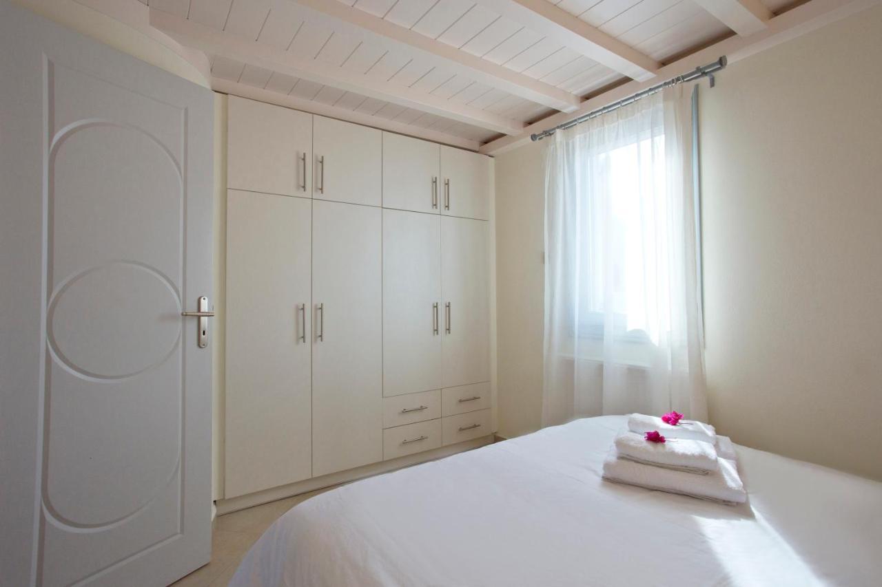 Santorini Med Homes - Sunday Apartment Мессария Экстерьер фото
