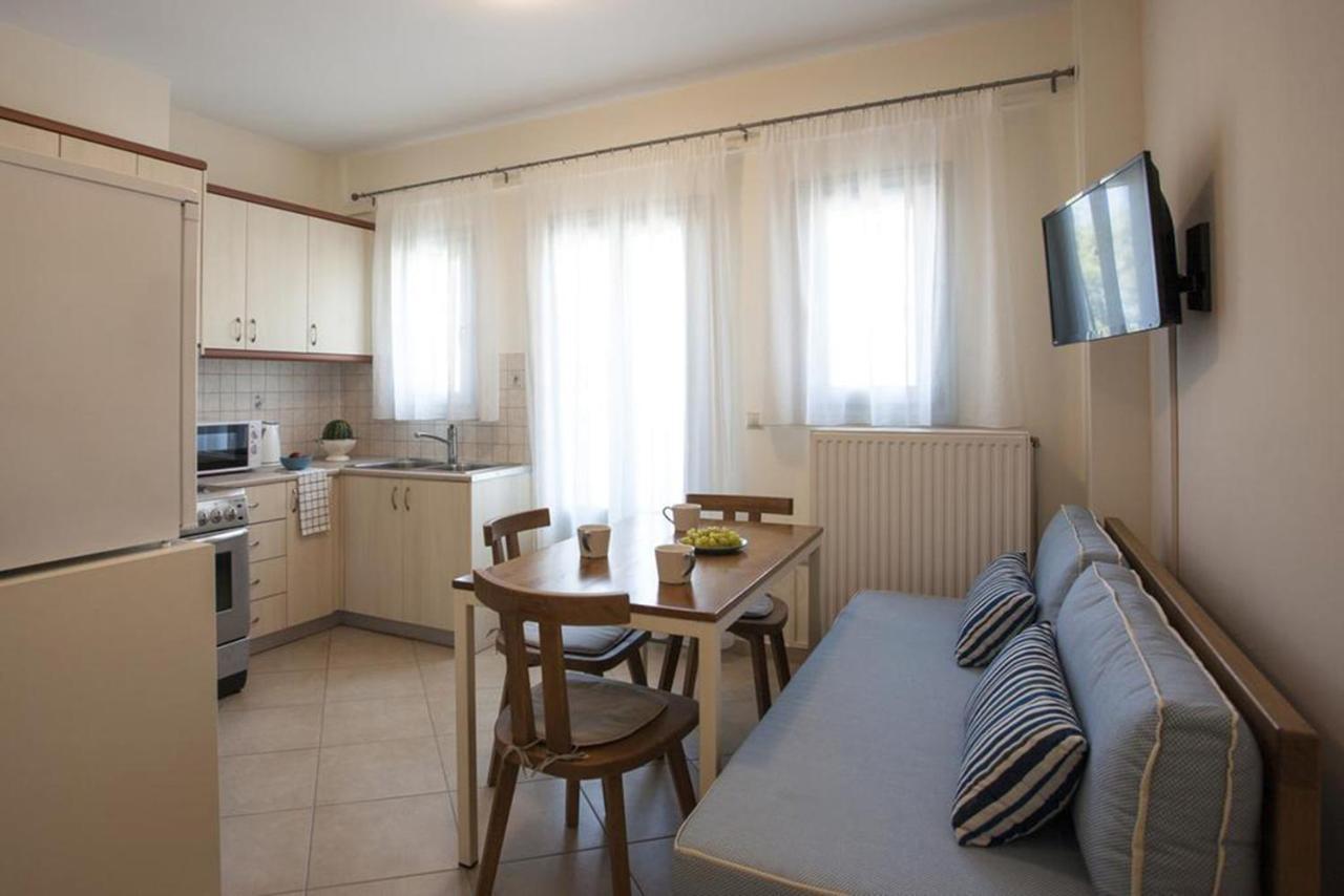 Santorini Med Homes - Sunday Apartment Мессария Экстерьер фото